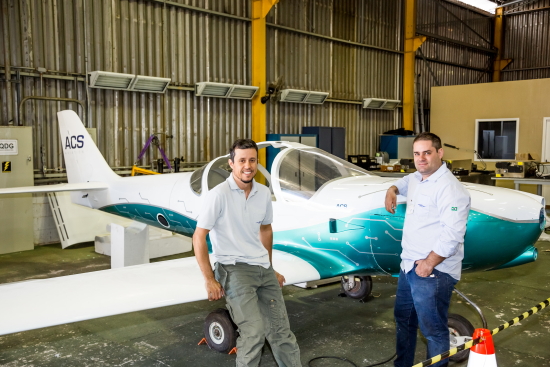 primeiro avião elétrico tripulado da América Latina