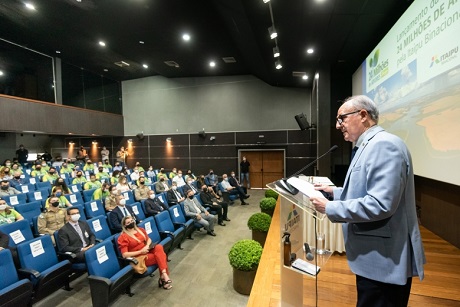 Para o general Ferreira, marca foi atingida graças à trajetória incansável dos colegas da Itaipu. Fotos: Rubens Fraulini/Itaipu Binacional