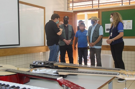 Instrumentos musicais em escola da comunidade Añetete. Foto: Lígia Leite Soares/Itaipu Binacional