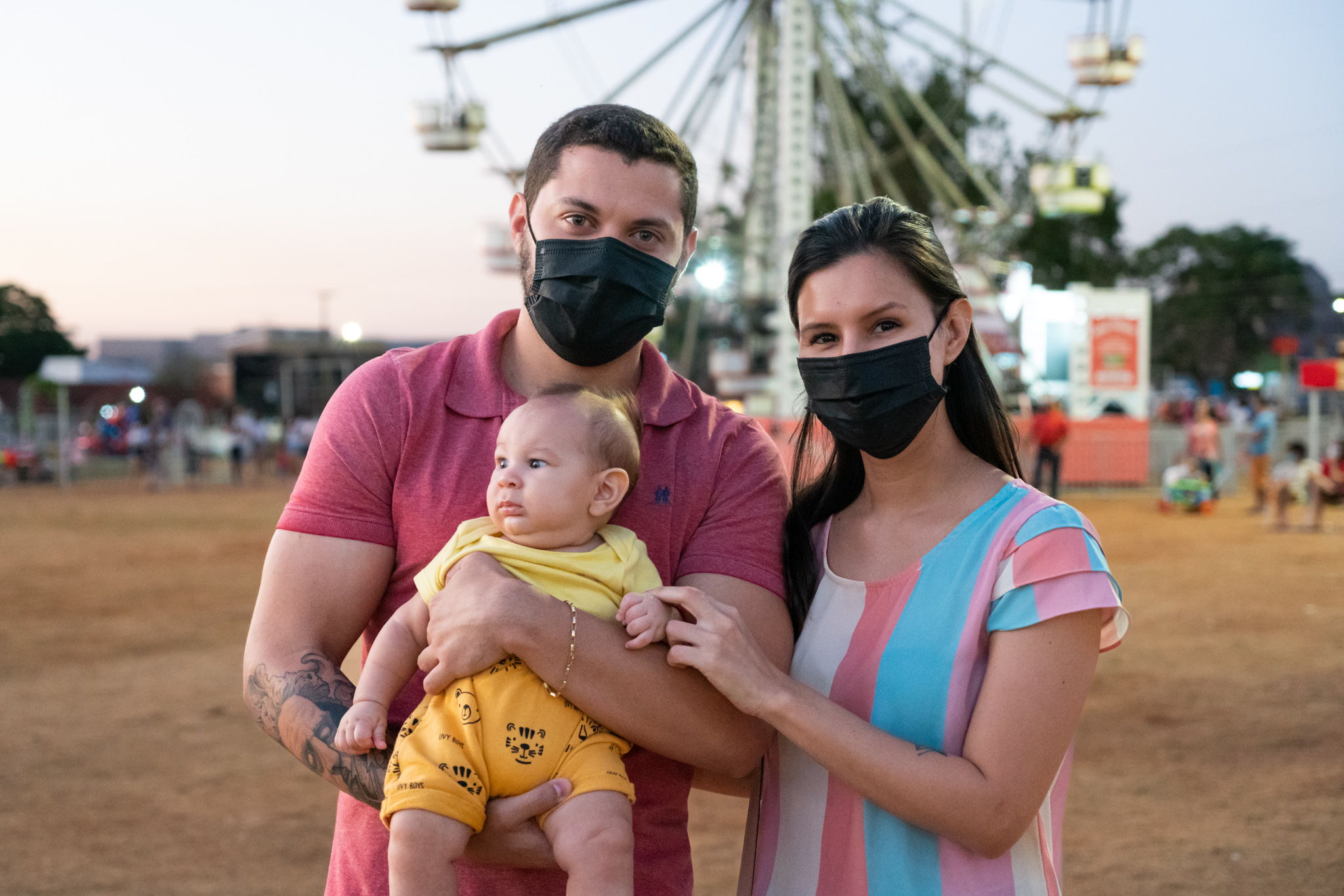 Lukas Carvalho e Larissa Loras são de Rondônia e aproveitaram o tempo em Foz para curtir a programação do Natal de Águas e Luzes, com o filho Miguel.