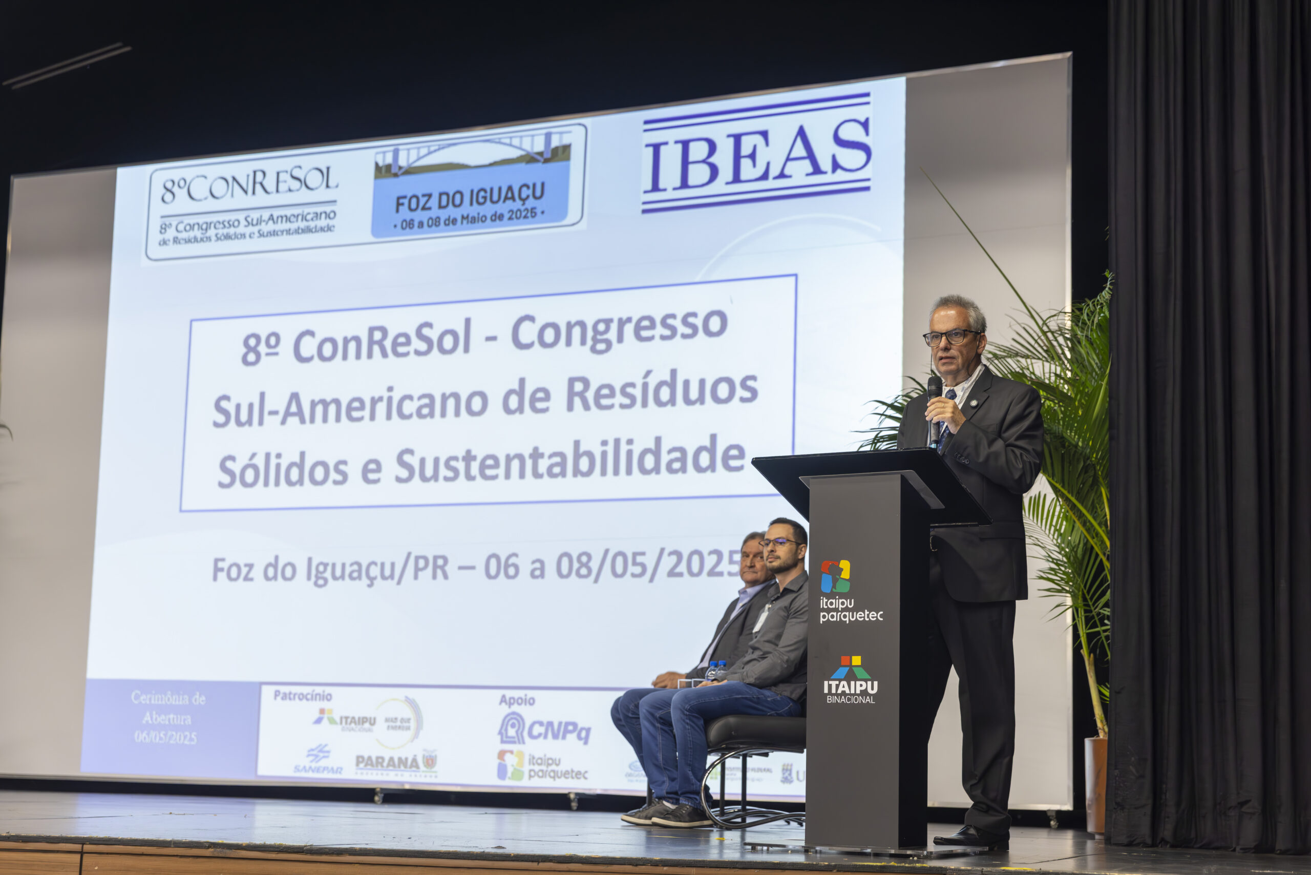 Evento em Foz discute gestão de resíduos e saneamento