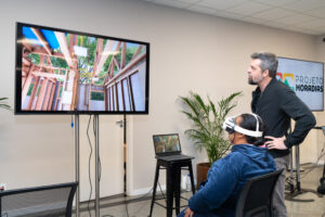 Com a ajuda da tecnologia 3D, futuros proprietáriosconhecem detalhes das casas do Projeto Moradias