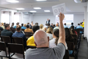 Participantes arremataram 56 imóveis. Fotos: Sara Cheida.