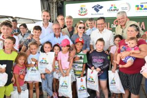 Durante Natal da Família realizado em Rio Bonito do Iguaçu foram distribuídos brinquedos e mercadorias para as famílias