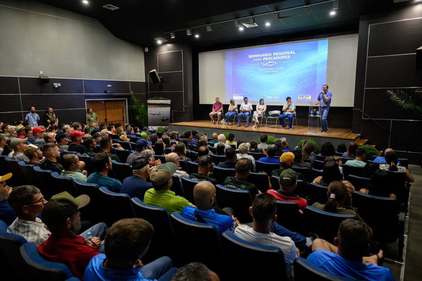 Evento reuniu mais de 200 pescadores no auditório do Centro de Recepção de Visitantes, em Foz do Iguaçu. Fotos: William Brisida/Itaipu Binacional.