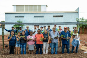 Oficinas de hortas dos Núcleos de Cooperação Socioambiental valorizam trabalho coletivo e criam espaços de convivência