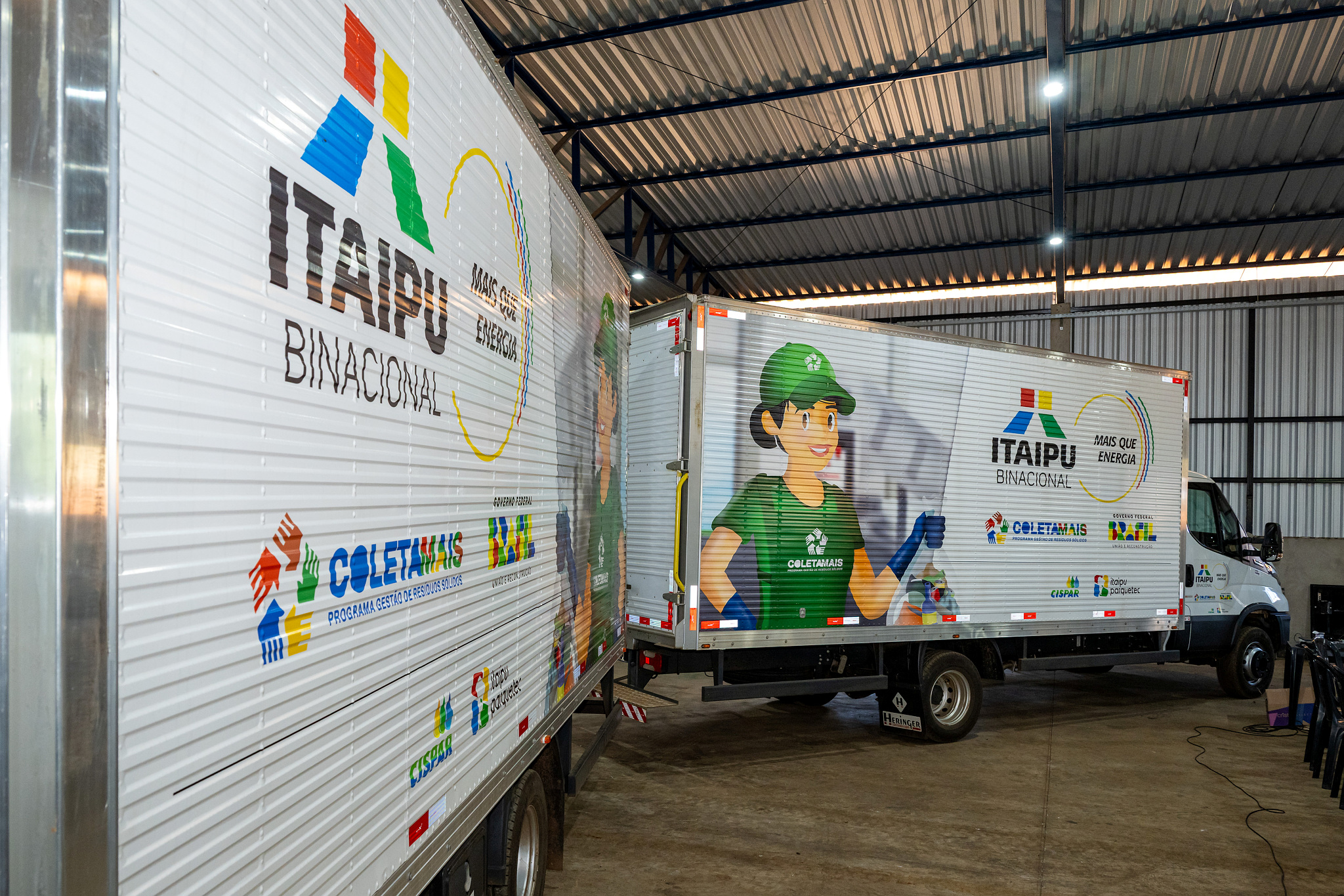 Caminhão da coleta seletiva adquirido com recursos da Itaipu. Foto: William Brisida/Itaipu Binacional.