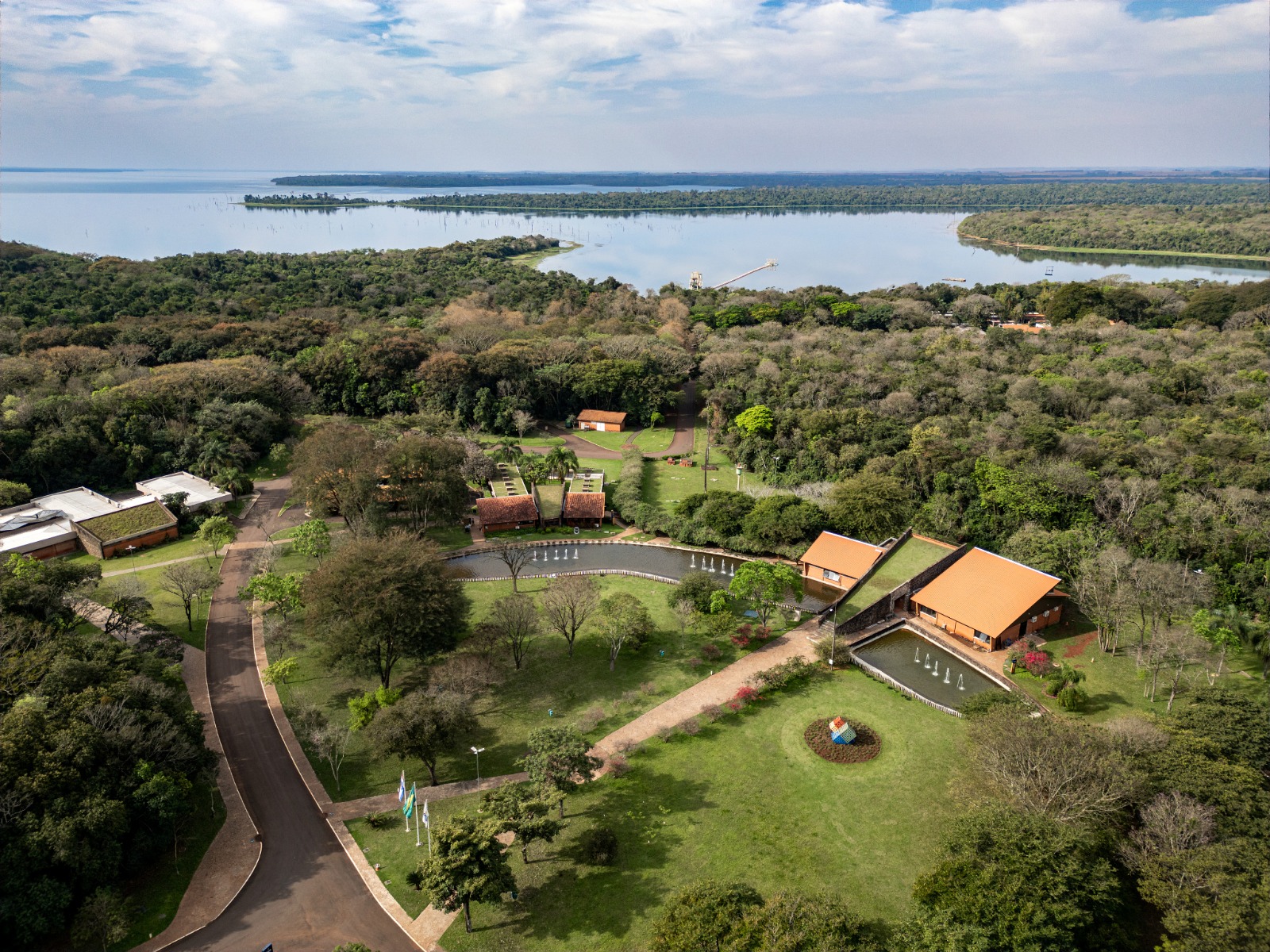 Vista aérea do Refúgio Biológico Bela Vista, em Foz do Iguaçu. Foto: William Brisida/Itaipu Binacional.