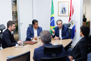 Reunião para assinatura do convênio, em Brasília. Foto: Dinho Mendes/Itaipu Binacional.